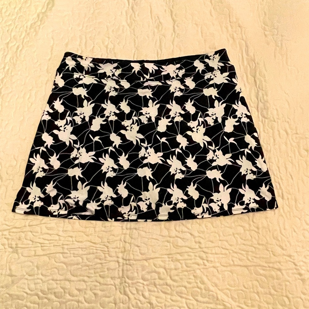 SOLD Golf or Tennis Skort Large black and white EEUC
